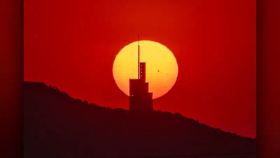 紫峰凌日：太阳黑子与城市地平线 featured image